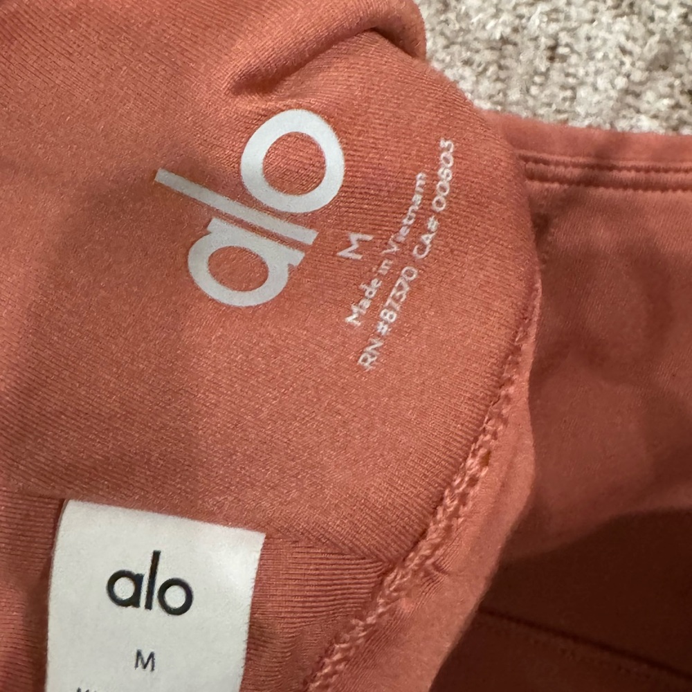 ALO sports bra. Size Medium. Like New! - Picture 3 of 3